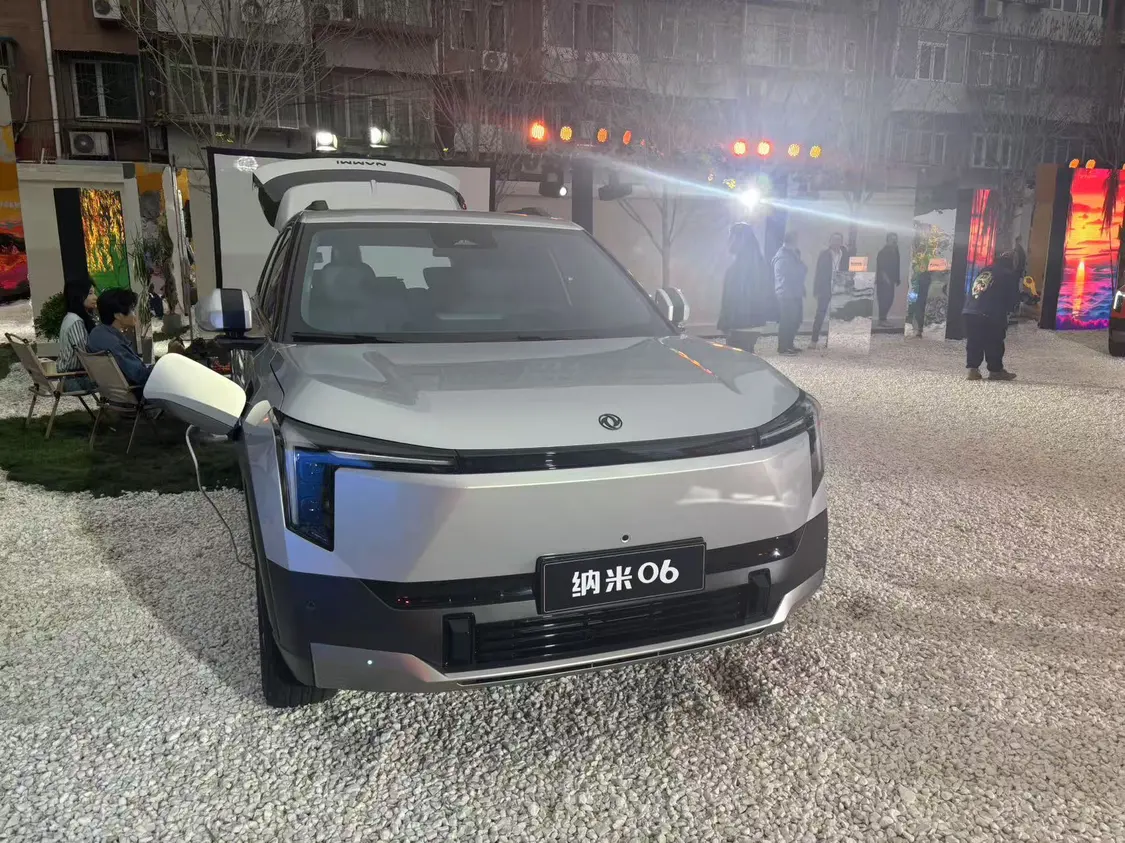 东风纳米06亮相，定位小型纯电SUV