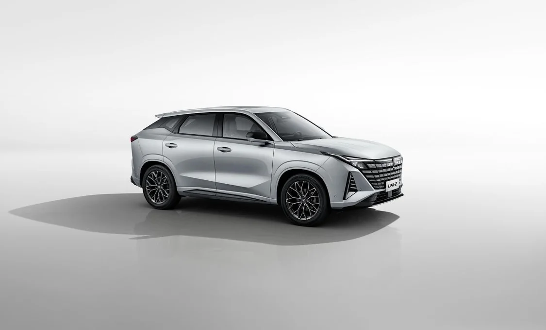 2025款长安UNI-Z上市 燃油版综合优惠价8.09万元起/插混版综合优惠价8.69万元起
